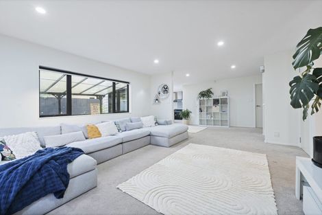 Photo of property in 5 Dhaka Lane, Ranui, Auckland, 0612