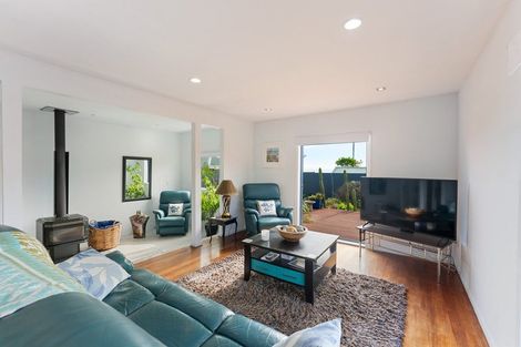 Photo of property in 100b Marine Parade, Otaki Beach, Otaki, 5512