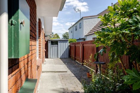 Photo of property in 17 Earl Place, Hokowhitu, Palmerston North, 4410