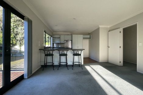 Photo of property in 17 Glanmire Road, Newlands, Wellington, 6037