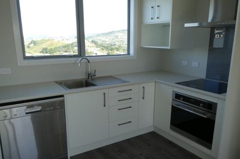 Photo of property in 20a Chetwode Grove, Newlands, Wellington, 6037