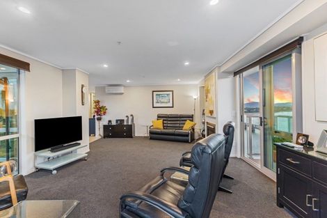 Photo of property in 15/72a Devonport Road, Tauranga, 3110