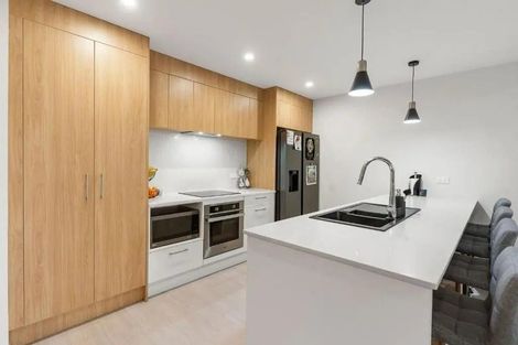 Photo of property in 29 Lewis Road, Pakuranga, Auckland, 2010