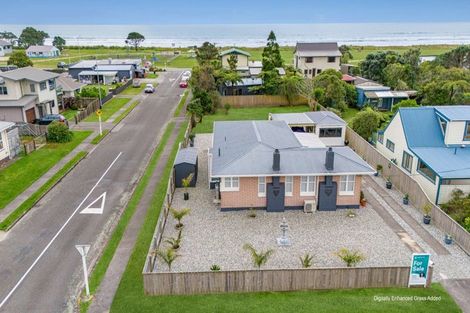 Photo of property in 20 Cook Street, Carters Beach, Westport, 7825