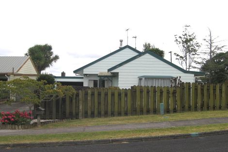 Photo of property in 1/1 Hiwihau Place, Glenfield, Auckland, 0629