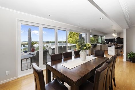 Photo of property in 34 Covil Avenue, Te Atatu South, Auckland, 0610