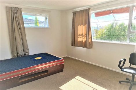 Photo of property in 1 Rogan Street, Mount Roskill, Auckland, 1041