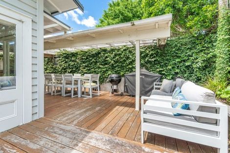 Photo of property in 136 Queen Street, Northcote Point, Auckland, 0627