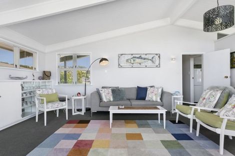 Photo of property in 5 Winston Street, Acacia Bay, Taupo, 3330