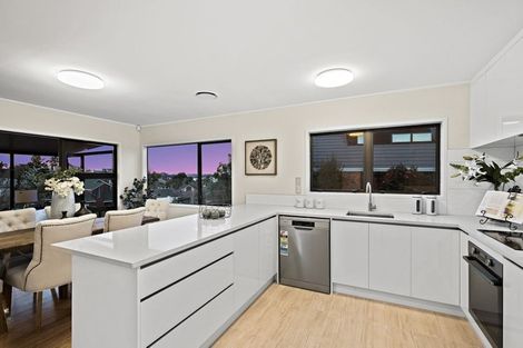 Photo of property in 27 Marina View Drive, West Harbour, Auckland, 0618