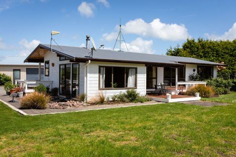 Photo of property in 47 Cowper Side Road, Dannevirke, 4976