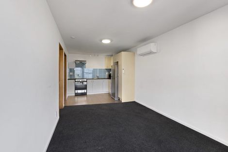 Photo of property in 92 Wynyard Crescent, Fernhill, Queenstown, 9300