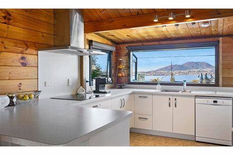 Photo of property in 25 Shera Street, Acacia Bay, Taupo, 3330