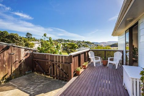 Photo of property in 37 Beaumaris Crescent, Ascot Park, Porirua, 5024