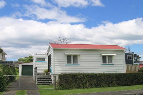 Photo of property in 32 Wallnutt Avenue, Waihi Beach, 3611