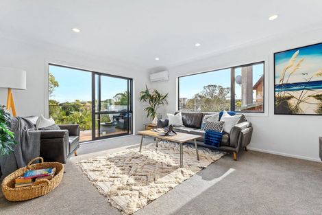 Photo of property in 2/21 Tobruk Crescent, Milford, Auckland, 0620