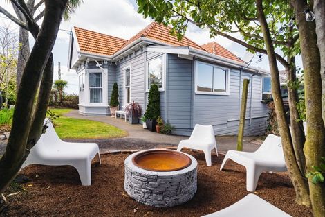 Photo of property in 112 Eglinton Road, Mornington, Dunedin, 9011