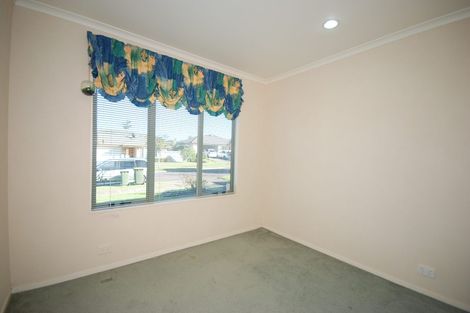 Photo of property in 23 Ironstone Place, Randwick Park, Auckland, 2105