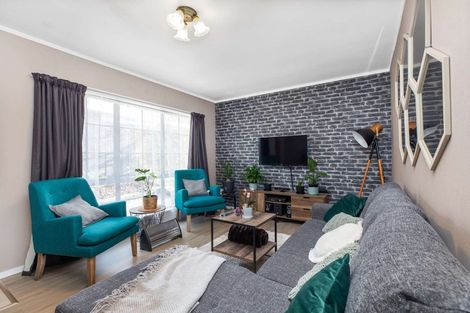 Photo of property in 2/15 Eulogy Place, Randwick Park, Auckland, 2105