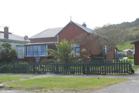 Photo of property in 77 Fox Street, Cobden, Greymouth, 7802