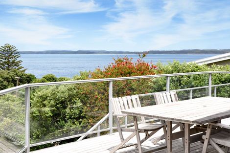 Photo of property in 10 Penguin Street, Leigh, 0985