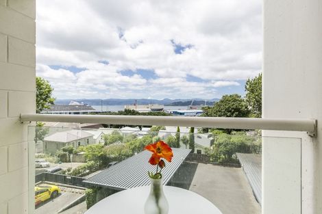 Photo of property in Grosvenor Flats, 19 Cottleville Terrace, Thorndon, Wellington, 6011