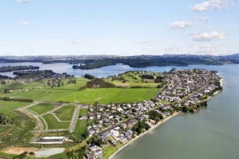 Photo of property in 10 Uatoto Road, Clarks Beach, 2122