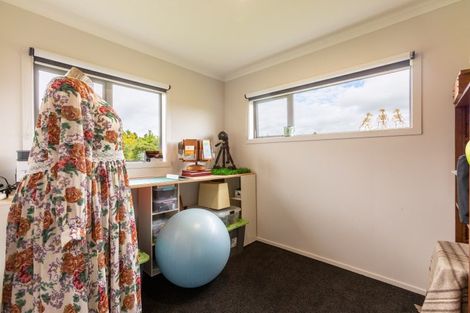 Photo of property in 220 Cowper Road, Dannevirke, 4976