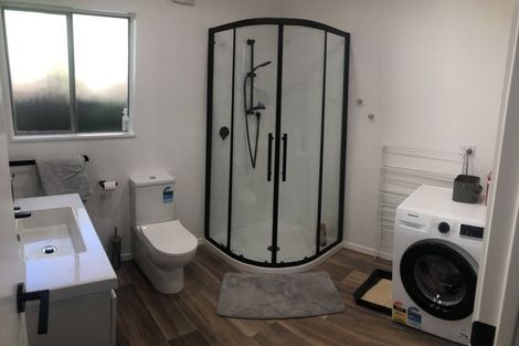 Photo of property in 3/4 Glanmire Road, Newlands, Wellington, 6037