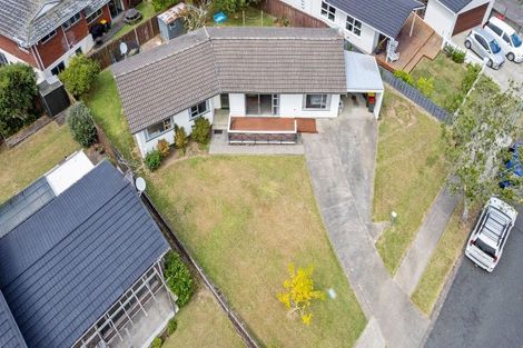 Photo of property in 18 Maroubra Place, Botany Downs, Auckland, 2010