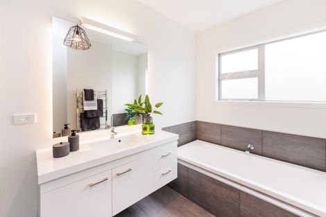 Photo of property in 1 Montgomery Terrace, Hokowhitu, Palmerston North, 4410