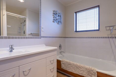 Photo of property in 5 Kempton Place, Richmond Heights, Taupo, 3330