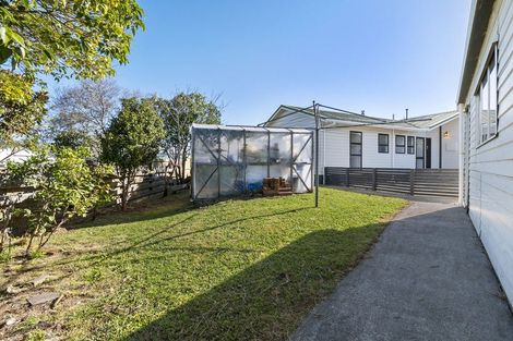 Photo of property in 18 Suzanne Grove, Kelvin Grove, Palmerston North, 4414