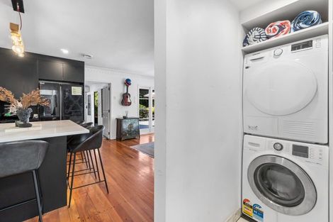 Photo of property in 31 Valley Road, Titirangi, Auckland, 0604