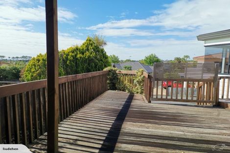Photo of property in 48a Whiting Grove, West Harbour, Auckland, 0618