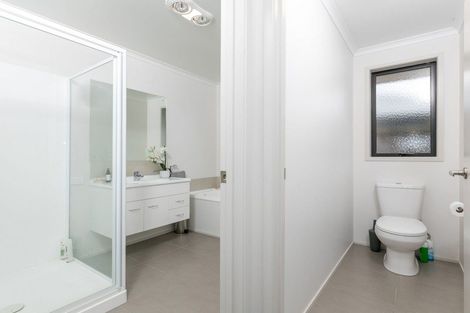 Photo of property in 8 Max Landing, Grandview Heights, Hamilton, 3200