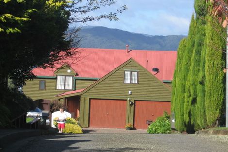 Photo of property in 12 Stanhope Grove, Korokoro, Lower Hutt, 5012