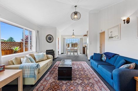 Photo of property in 35 Heta Road, Highlands Park, New Plymouth, 4312