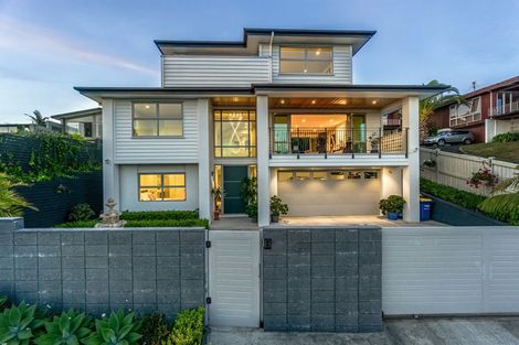 Photo of property in 13a Parr Terrace, Castor Bay, Auckland, 0620