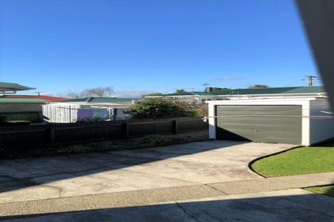 Photo of property in 6 Karaka Crescent, Levin, 5510