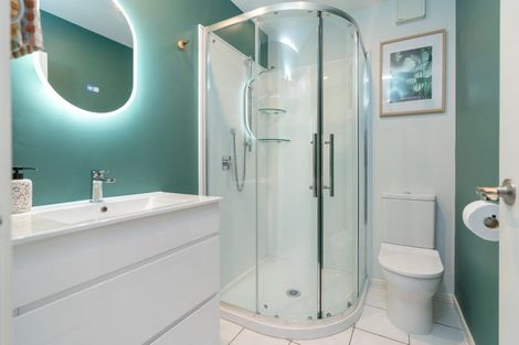 Photo of property in 154a Newlands Road, Newlands, Wellington, 6037