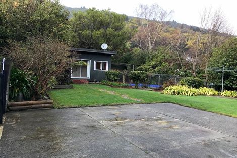 Photo of property in 128 Waikawa Road, Picton, 7220