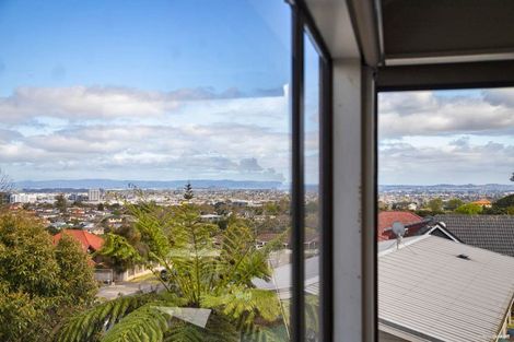 Photo of property in 22 Goodwood Drive, Goodwood Heights, Auckland, 2105