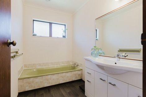 Photo of property in 22 Hind Place, Hokowhitu, Palmerston North, 4410