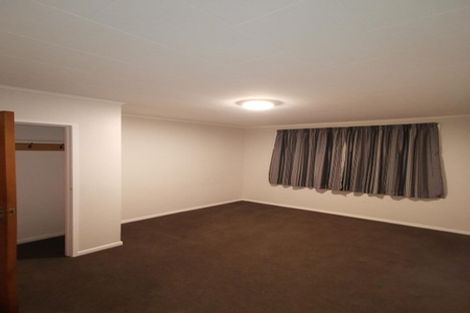 Photo of property in 52 Heretaunga Square, Silverstream, Upper Hutt, 5019
