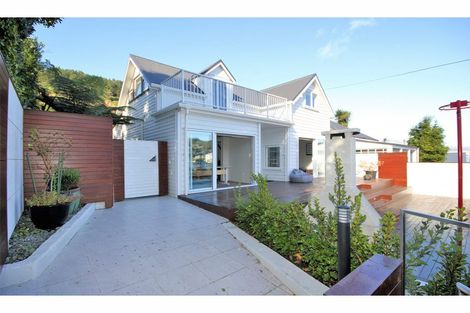 Photo of property in 72 Oxford Street, Lyttelton, 8082