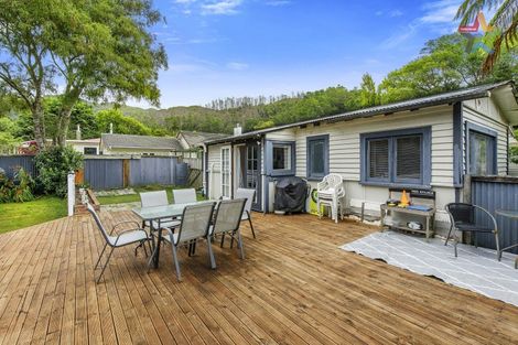 Photo of property in 457 Stokes Valley Road, Stokes Valley, Lower Hutt, 5019