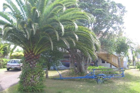 Photo of property in 11 Jellicoe Road, Murrays Bay, Auckland, 0630