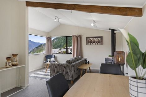 Photo of property in 9a Dart Place, Fernhill, Queenstown, 9300