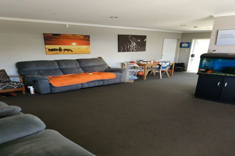 Photo of property in 2/27 Rice Crescent, Papakura, 2110